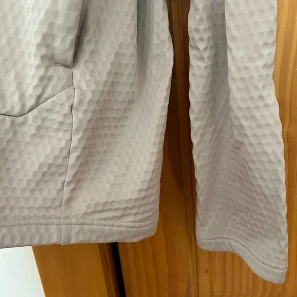 Sold - Picture 3 of 6